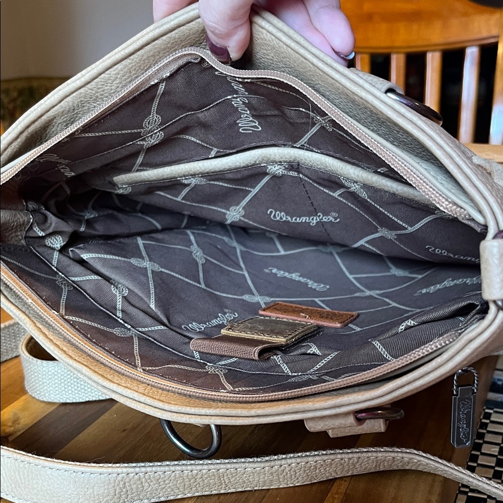 Wrangler Beige Crossbody Bag with Braided Detail - Picture 4 of 4